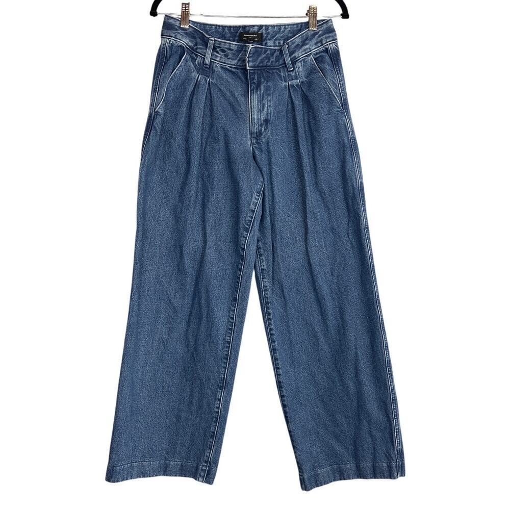 Banana Republic Pleated Front Wide Leg Jean Size 6/28